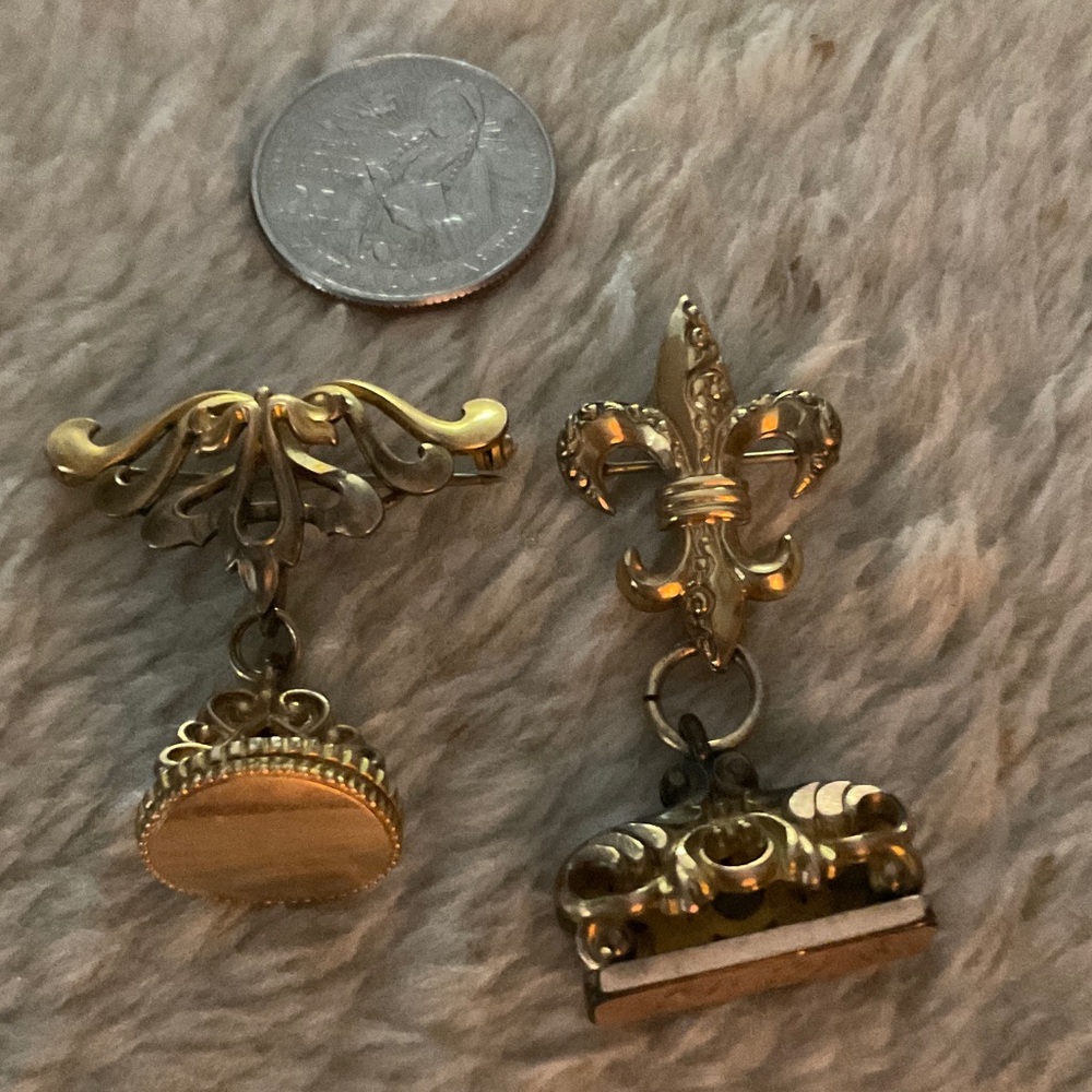 Antique Gold filled Brooch Set Fob. Estate Sale! Won’t last! So unique 🌸